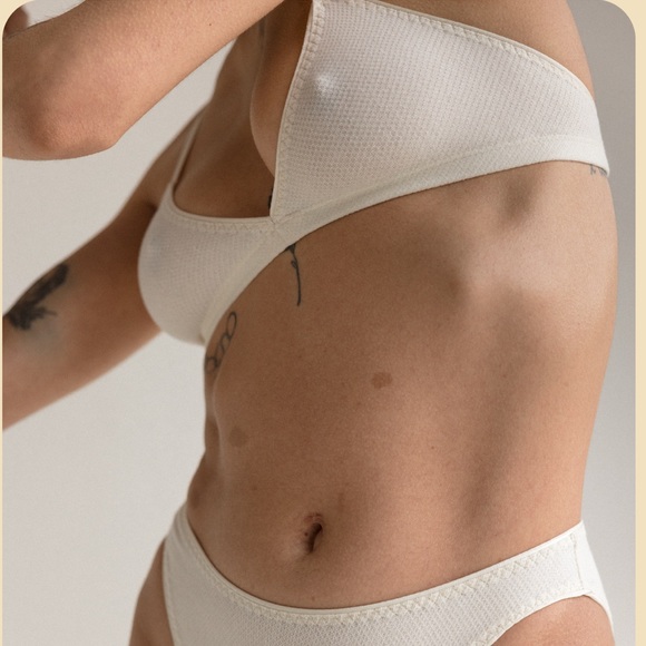 ISO Arq Susanna Bras in Size M - Picture 2 of 3